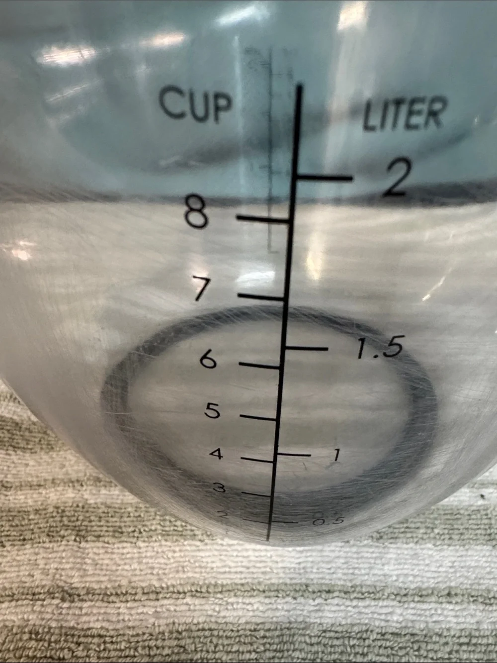 Kitchenaide Clear Plastic Measuring Bowl with Black Handle - 8cup 2 Liter